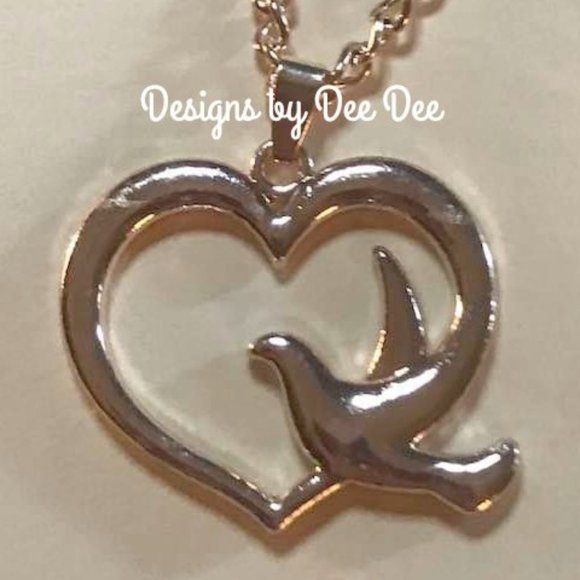 5/$20🔥Gold Tone Heart  Dove Charm Necklace🔥 Bundle special price - Picture 3 of 3